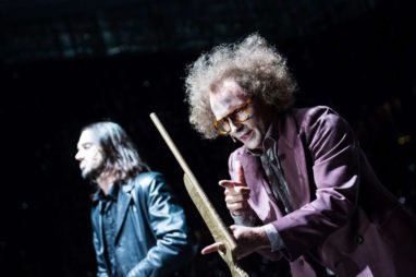 Szene aus dem Stück "The Black Rider"