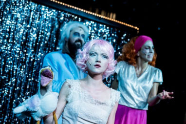 Szene aus dem Stück "The Black Rider"