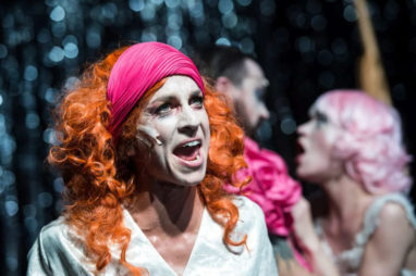 Szene aus dem Stück "The Black Rider"